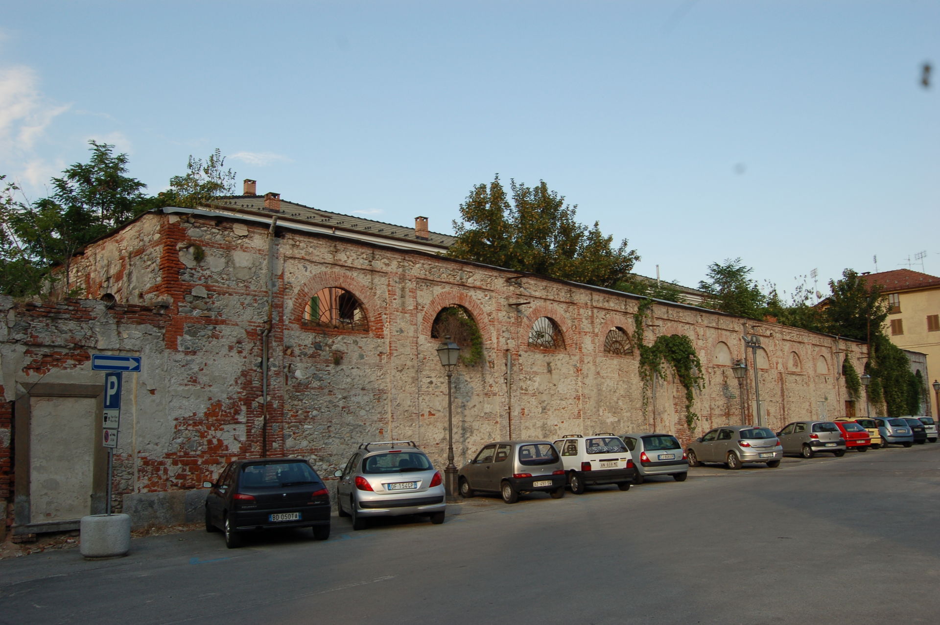 La Guida - Urban center, sala polivalente, area per gli studenti e uffici nell’ex frigorifero militare