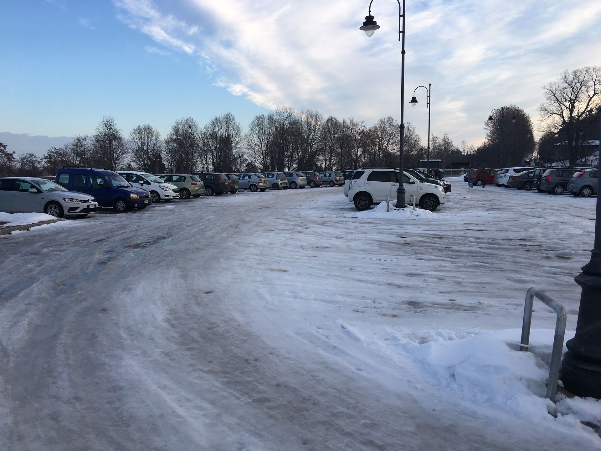 La Guida - Neve e ghiaccio e lavori complicano circolazione e parcheggi in città