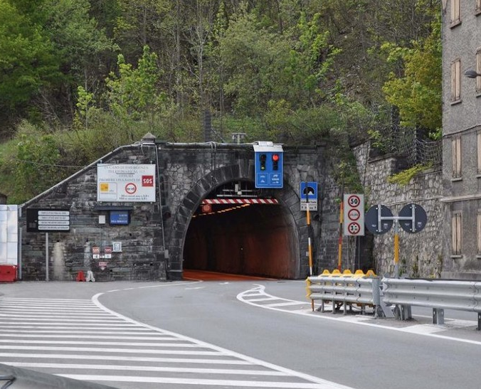 Industriali contro il divieto per i tir La Guida - Industriali contro il divieto per i tir