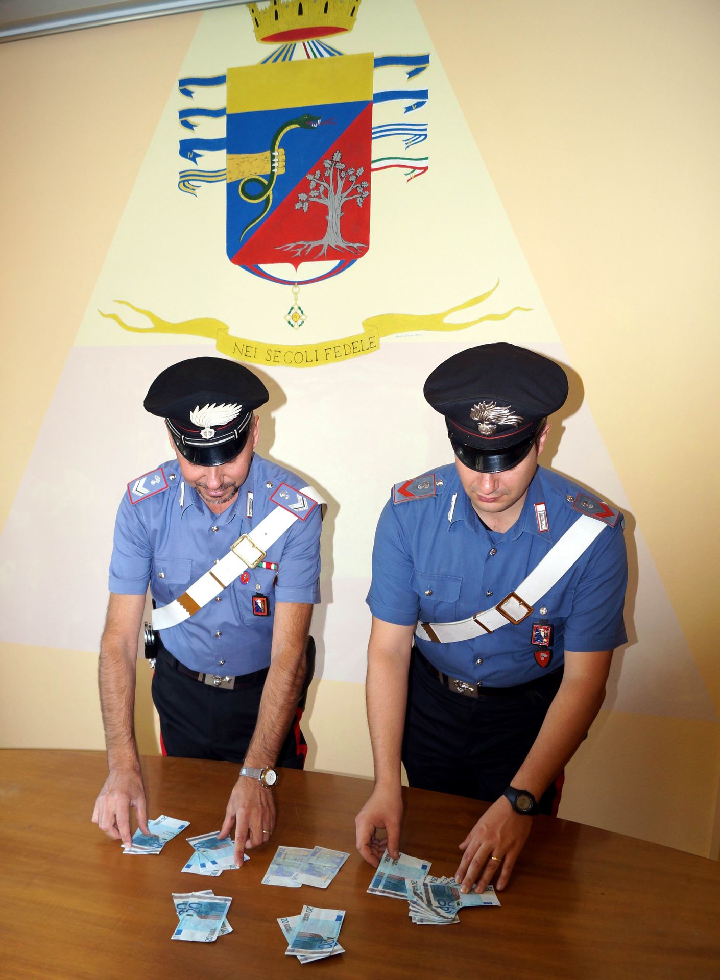 Banconote false di piccolo taglio, preso 21enne albese La Guida - Banconote false di piccolo taglio, preso 21enne albese