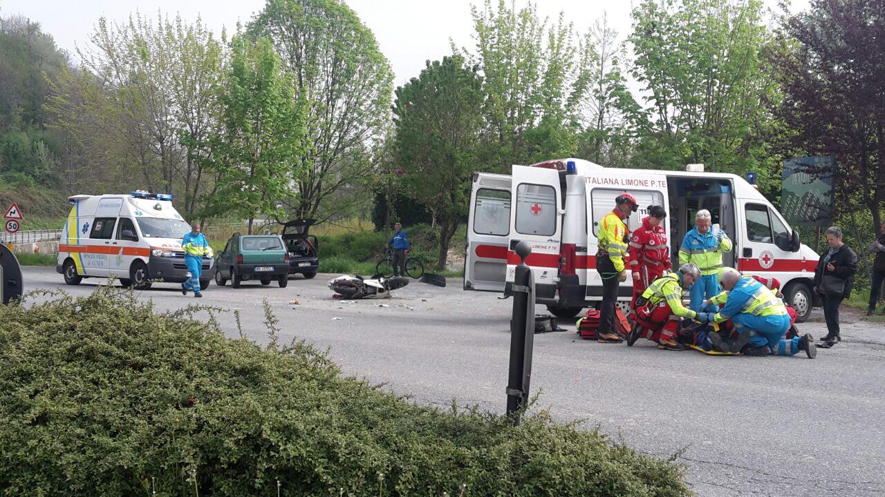 Scontro tra auto e moto a Peveragno La Guida - Scontro tra auto e moto a Peveragno