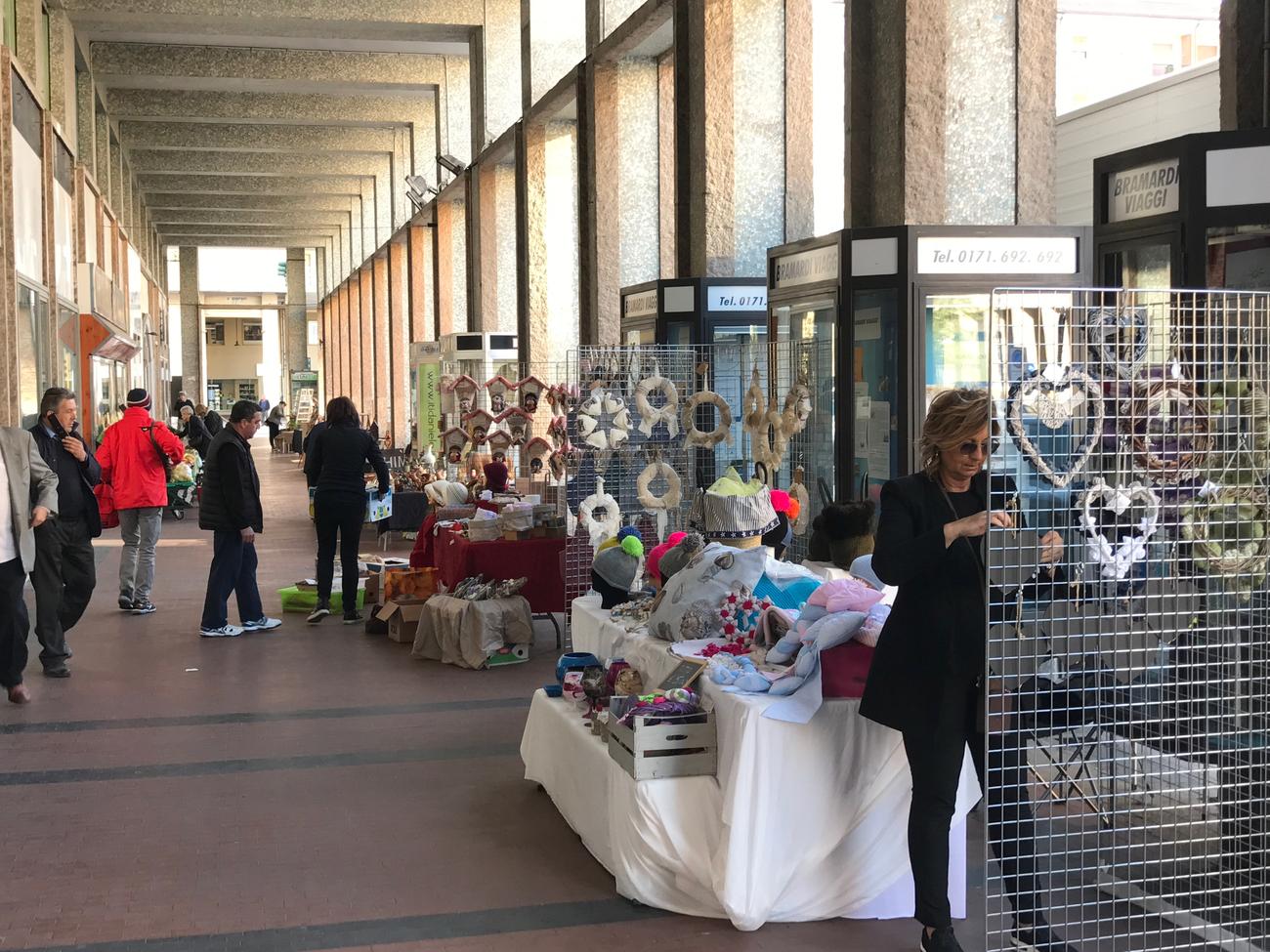 La Guida - “L’isola che c’è” mercatino in corso Giolitti