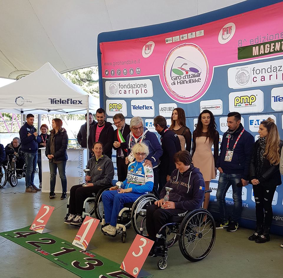 Handbike, Diego Colombari maglia rosa, Valentina Rivoira sul podio La Guida - Handbike, Diego Colombari maglia rosa, Valentina Rivoira sul podio