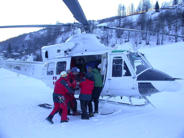 Incidente sulle piste a Limone, donna ricoverata in ospedale La Guida - Incidente sulle piste a Limone, donna ricoverata in ospedale