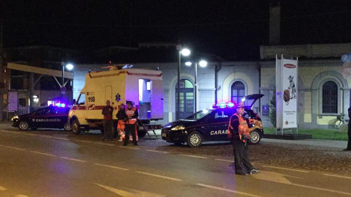 La Guida - Aggredisce cinque persone in stazione e scappa, preso