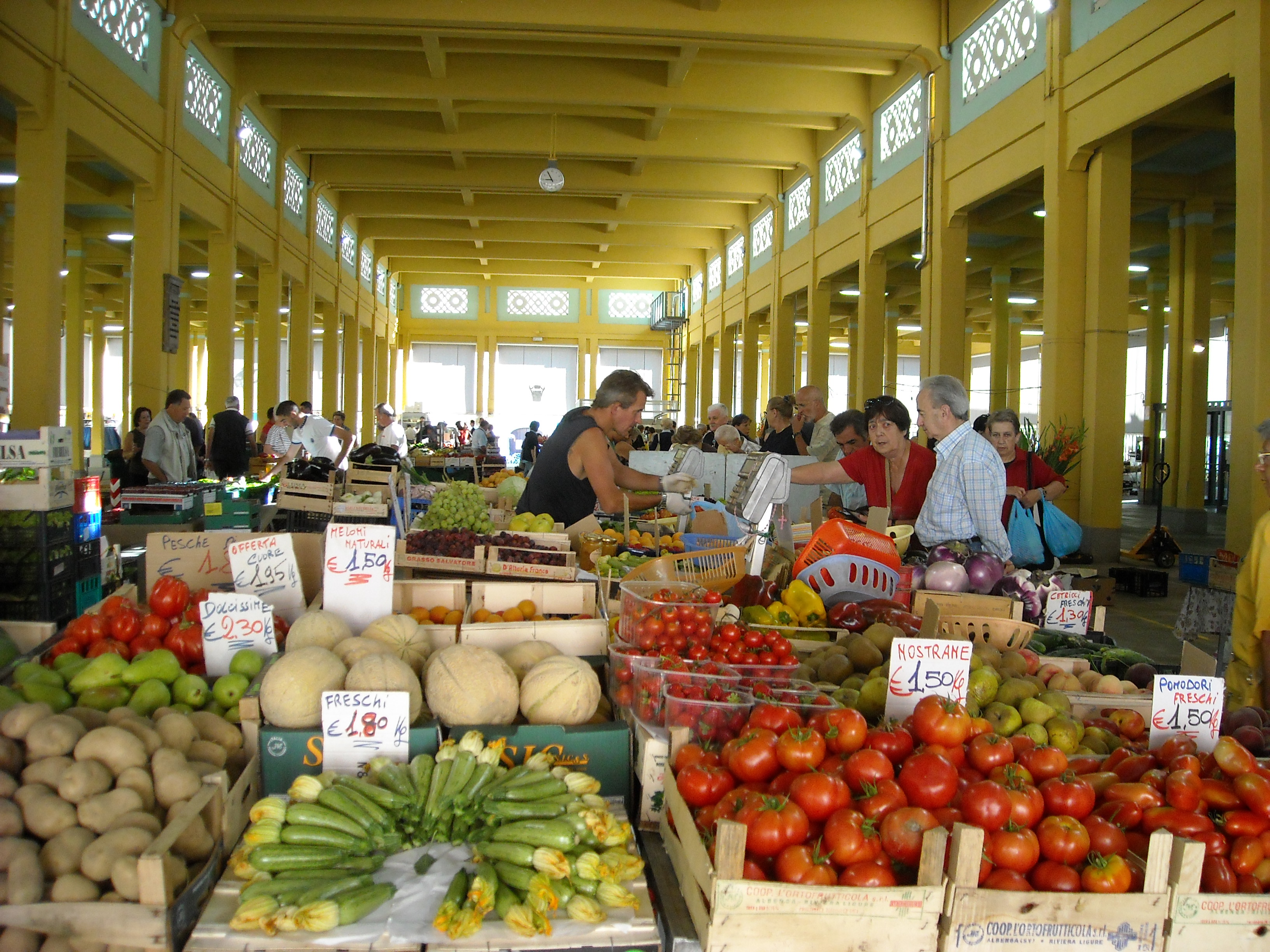Il mercato di Piazza Seminario sabato 11 marzo a “Striscia la notizia” La Guida - Il mercato di Piazza Seminario sabato 11 marzo a “Striscia la notizia”