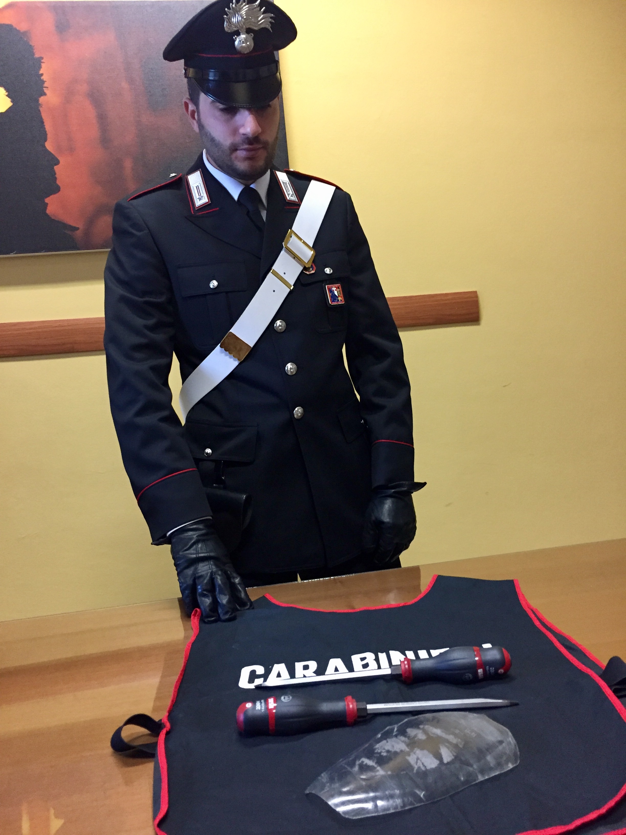 Tentano di introdursi in casa di un anziano, prese La Guida - Tentano di introdursi in casa di un anziano, prese