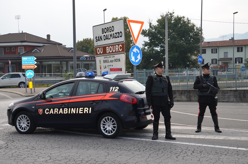 Buca le gomme dell’auto del suo professore, preso La Guida - Buca le gomme dell’auto del suo professore, preso