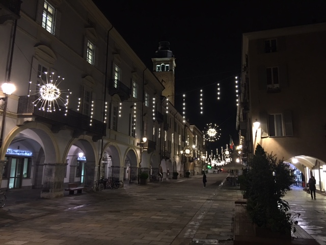 L’atmosfera del Natale comincia a farsi sentire, tra luci e mercatini La Guida - L’atmosfera del Natale comincia a farsi sentire, tra luci e mercatini