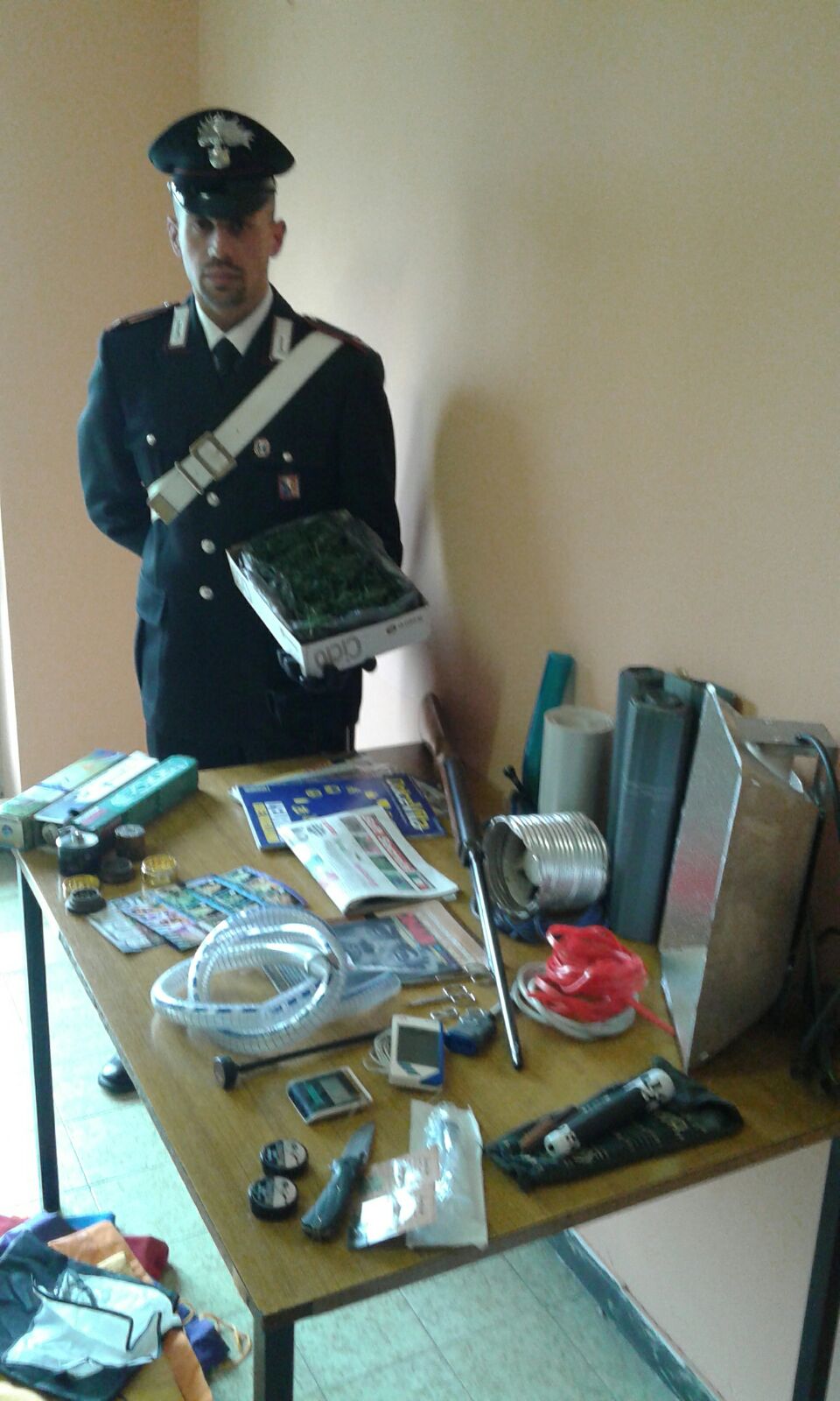 Mezzo chilo di marijuana in frigo, arrestato a Cervere La Guida - Mezzo chilo di marijuana in frigo, arrestato a Cervere