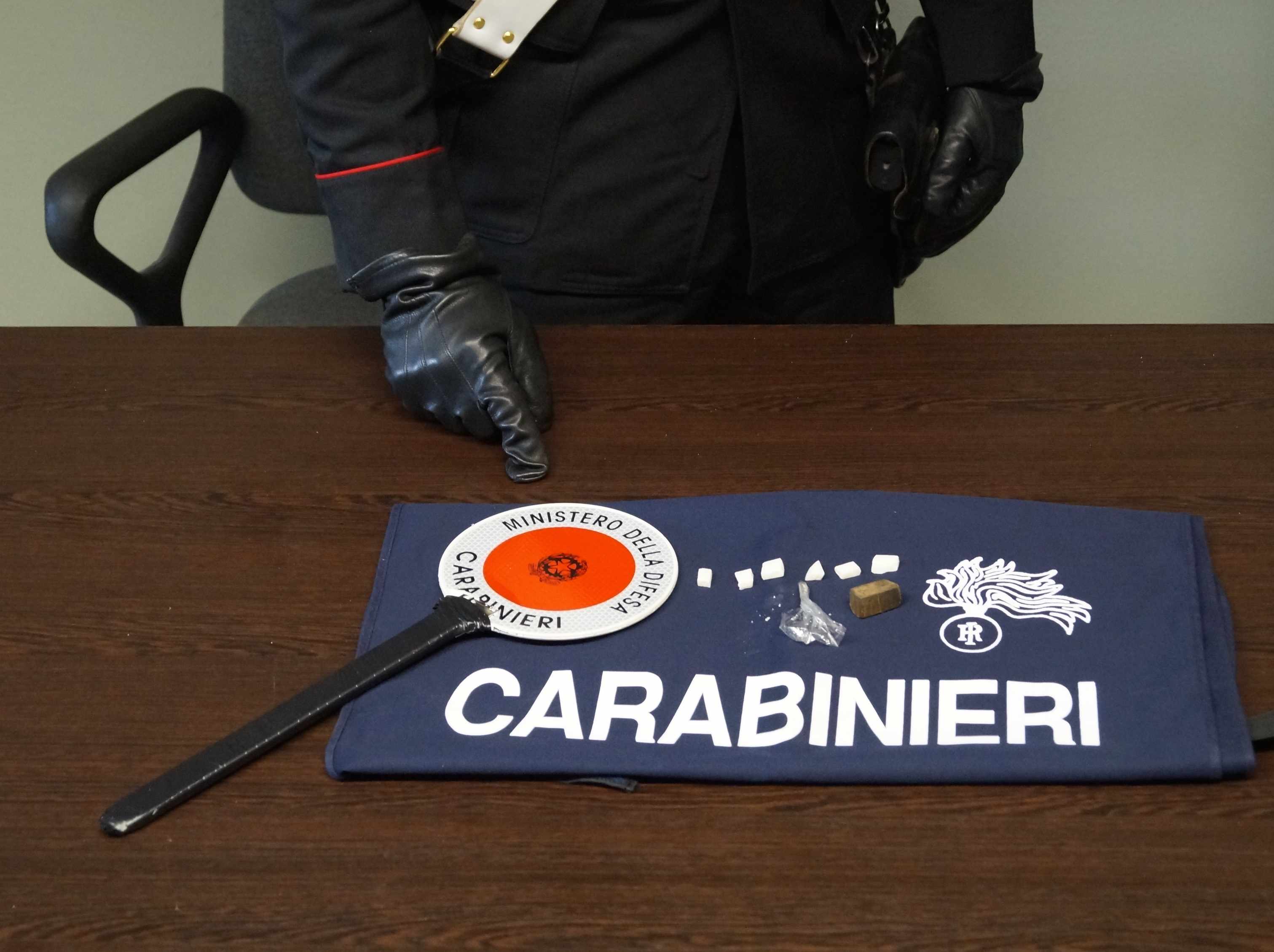 Due giovani fermati con crack e hashish La Guida - Due giovani fermati con crack e hashish