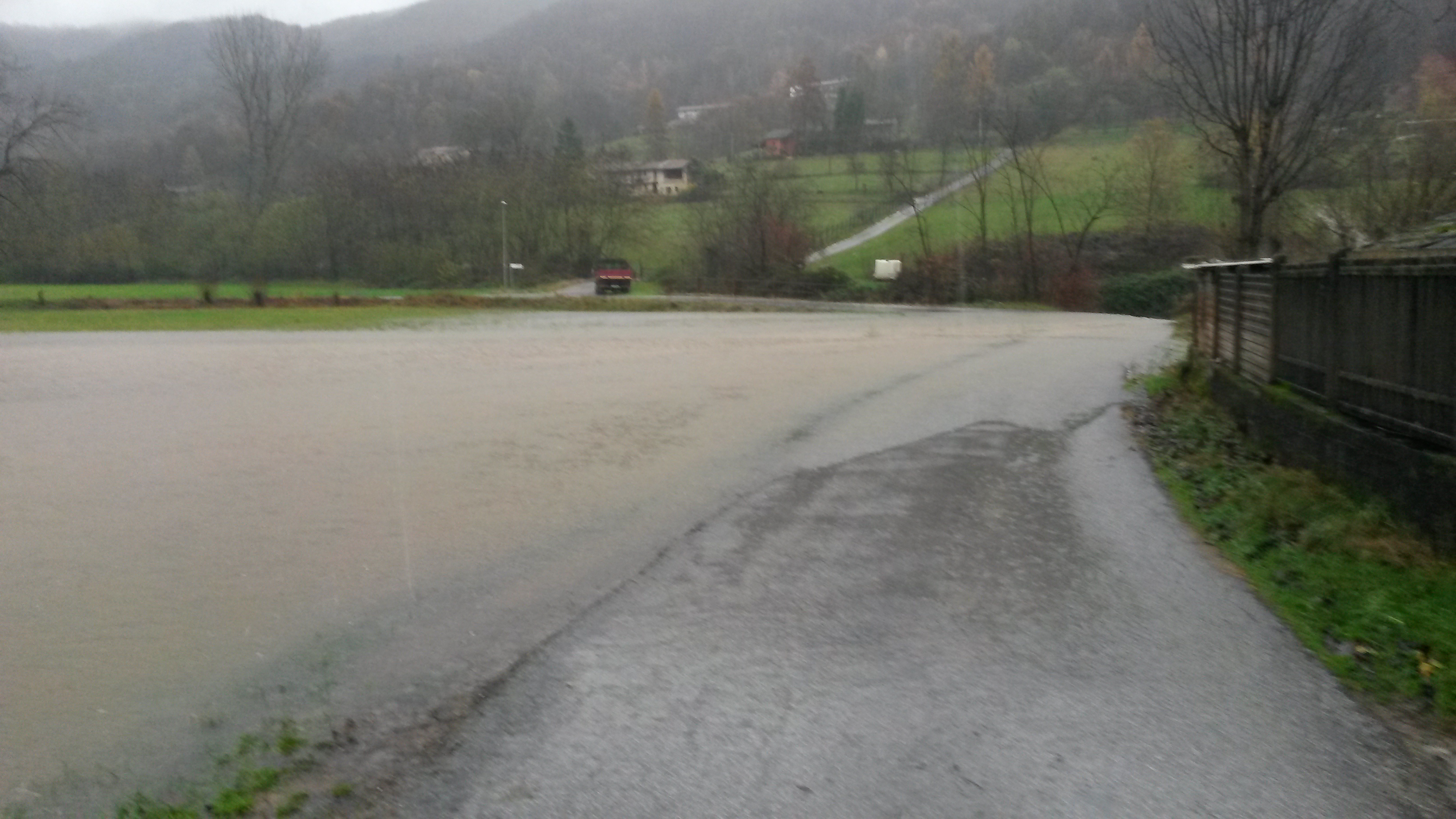 Il maltempo peggiora, strade allagate a Rifreddo La Guida - Il maltempo peggiora, strade allagate a Rifreddo