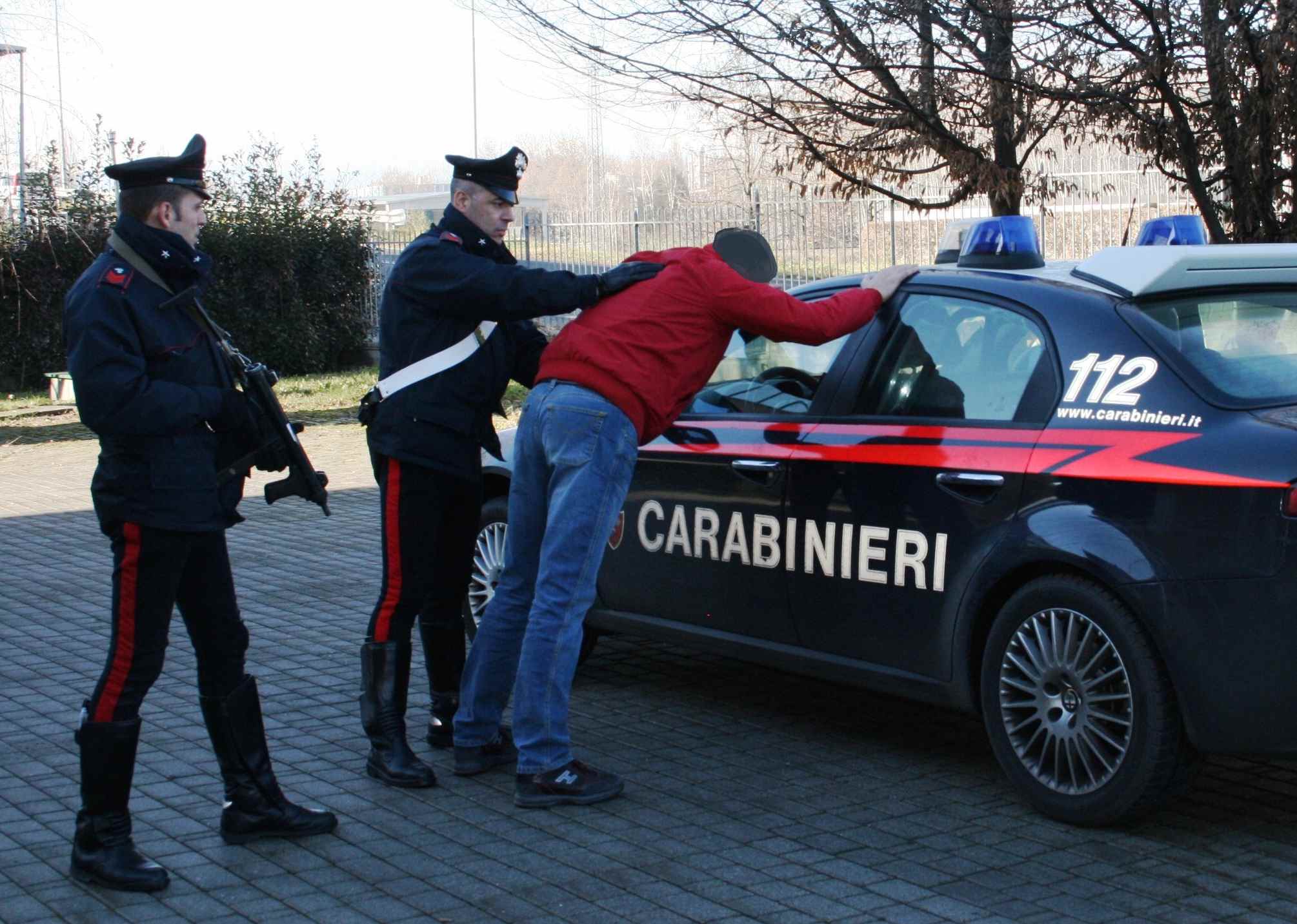 Dieci pregiudicati arrestati dai Carabinieri per vari reati La Guida - Dieci pregiudicati arrestati dai Carabinieri per vari reati