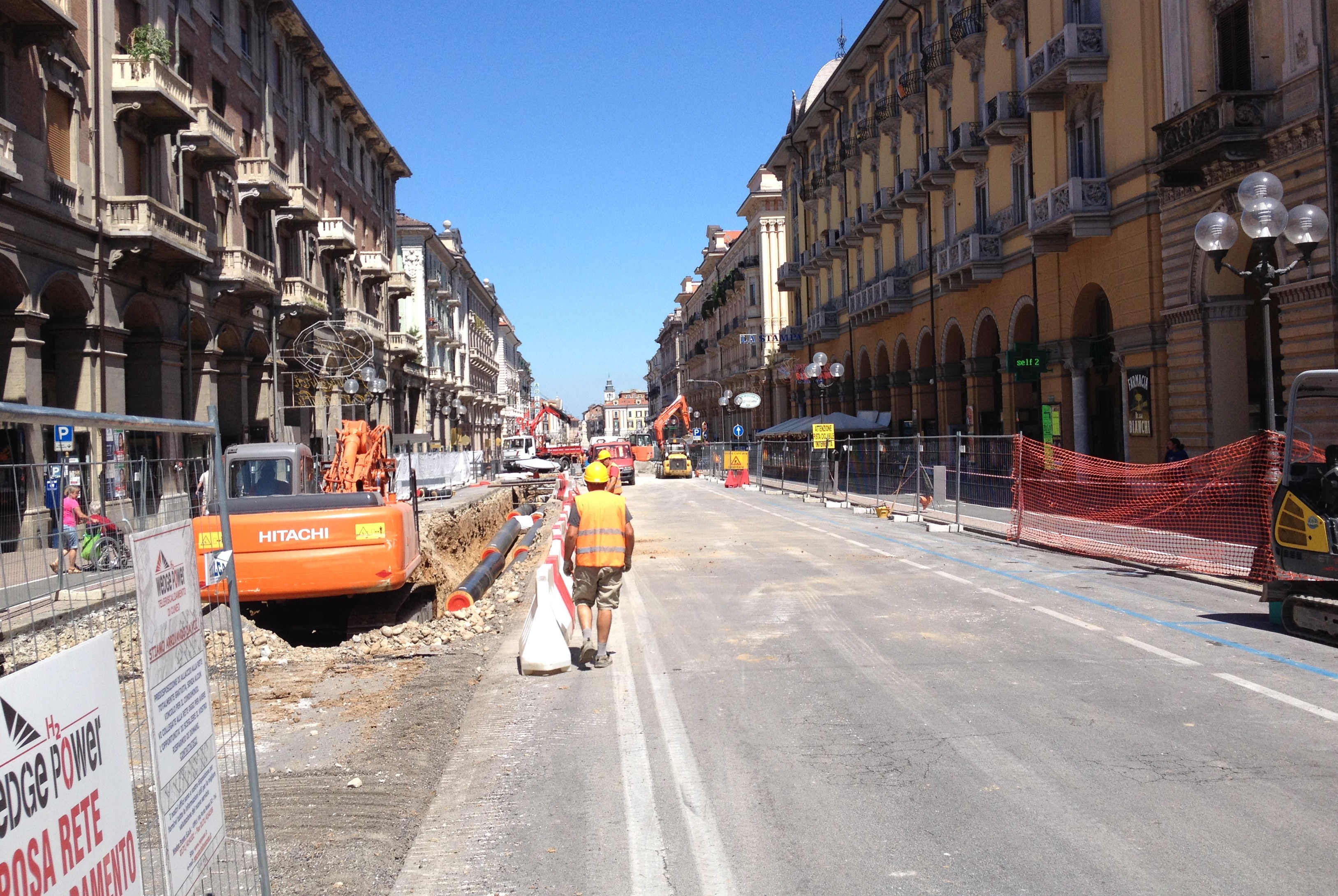Teleriscaldamento si lavora in corso Nizza La Guida - Teleriscaldamento si lavora in corso Nizza