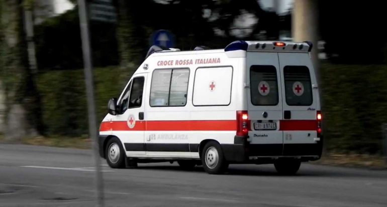 Scontro frontale tra auto e camper, un morto La Guida - Scontro frontale tra auto e camper, un morto