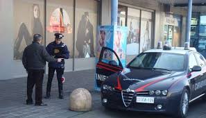 La Guida - Porta via un gazebo dall’ipermercato, preso