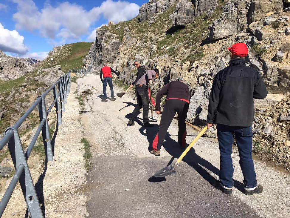La Guida - Pulizia strade verso il Fauniera in vista della Fausto Coppi