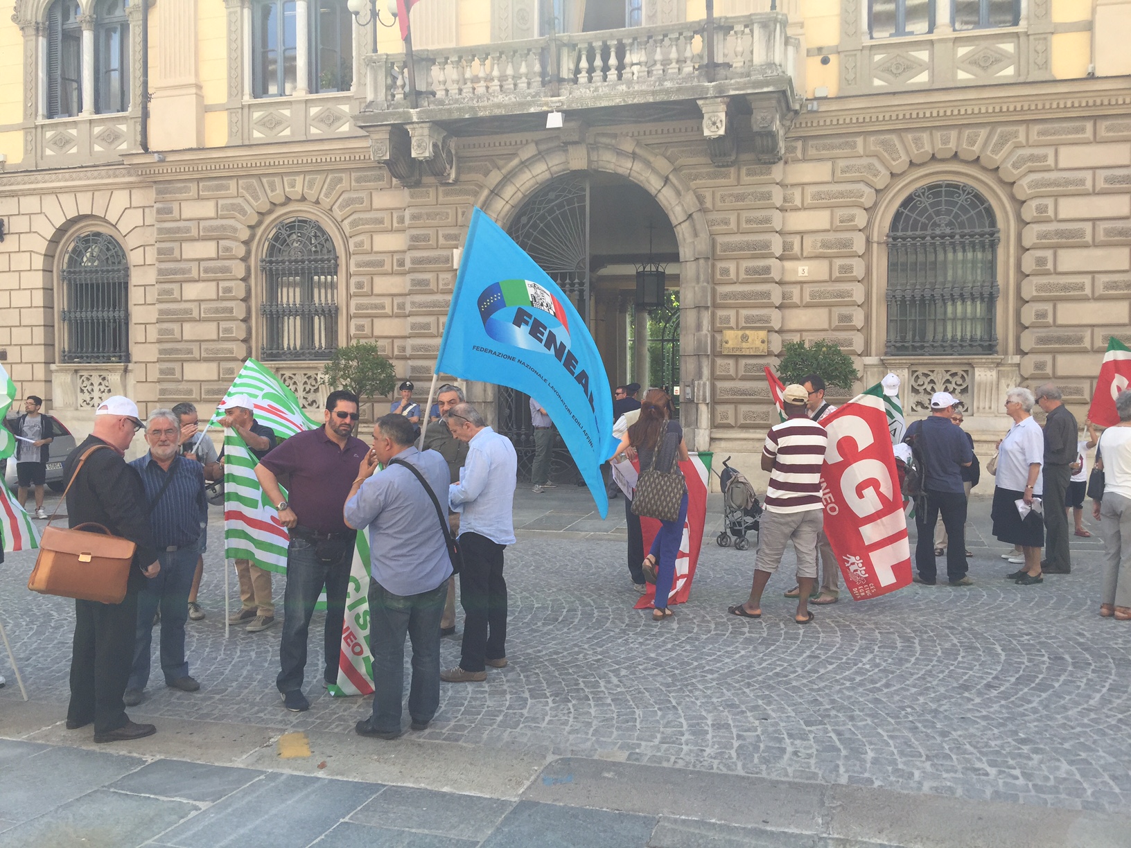 La Guida - I sindacati si mobilitano per i lavoratori immigrati