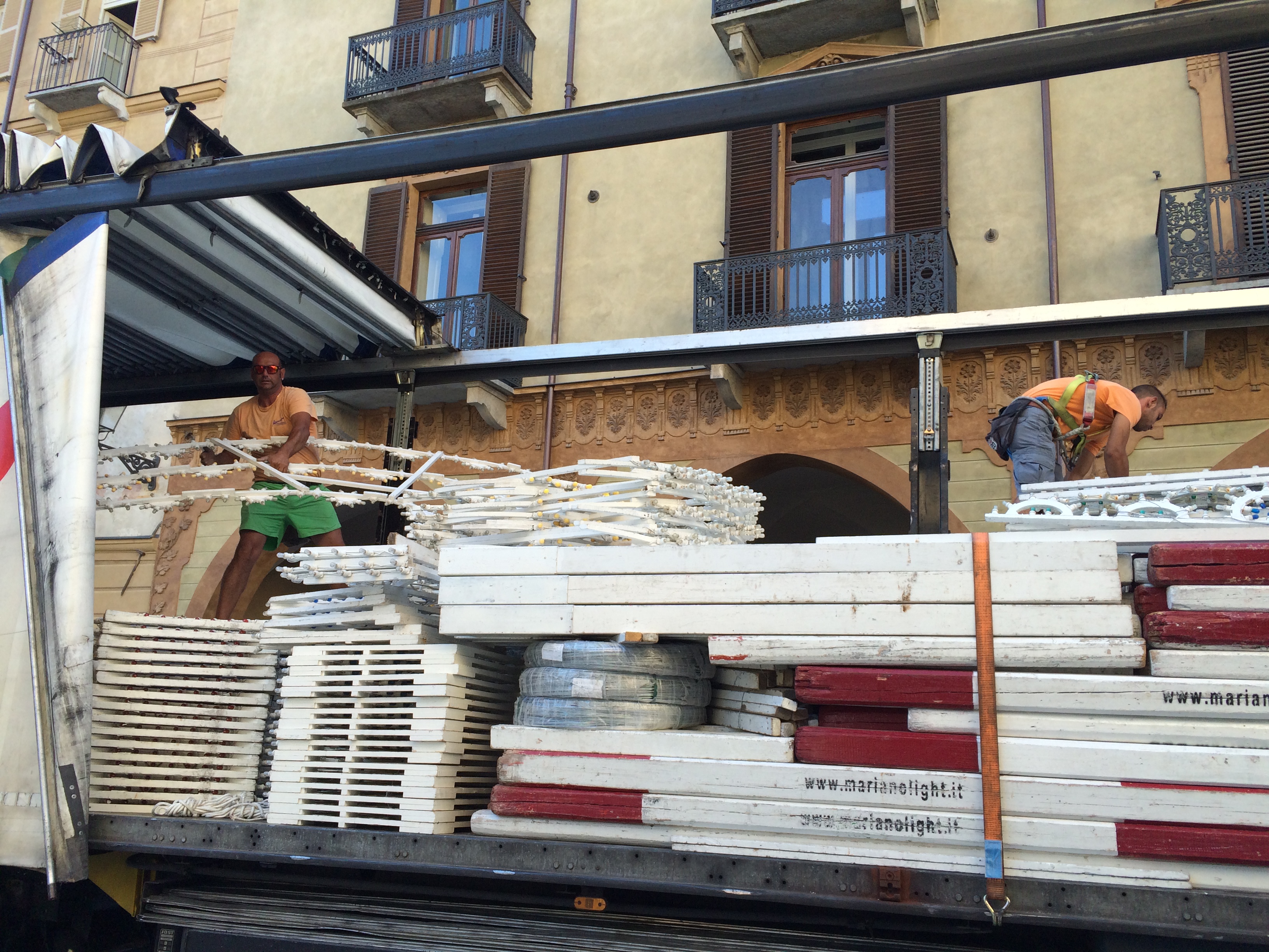 La Guida - Iniziato il montaggio delle strutture dell’Illuminata