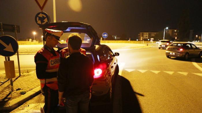 La Guida - Abuso di alcol e uso di stupefacenti, 13 patenti ritirate