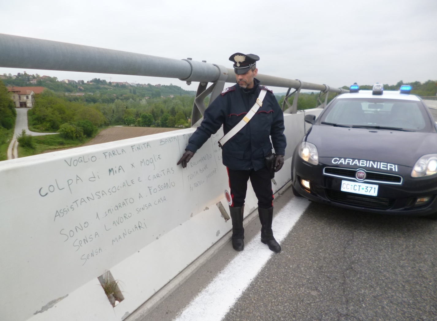 La Guida - Salvato dai Carabinieri sul viadotto dell’autostrada
