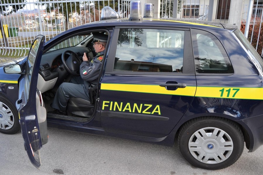 La Guida - 175.000 euro non dichiarati, geometra nei guai