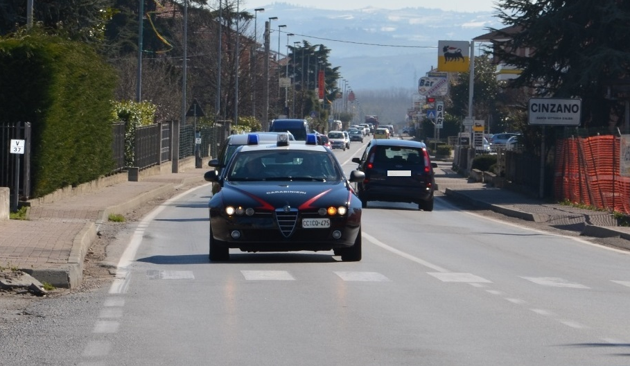 La Guida - Con l’auto investe ripetutamente l’ex moglie