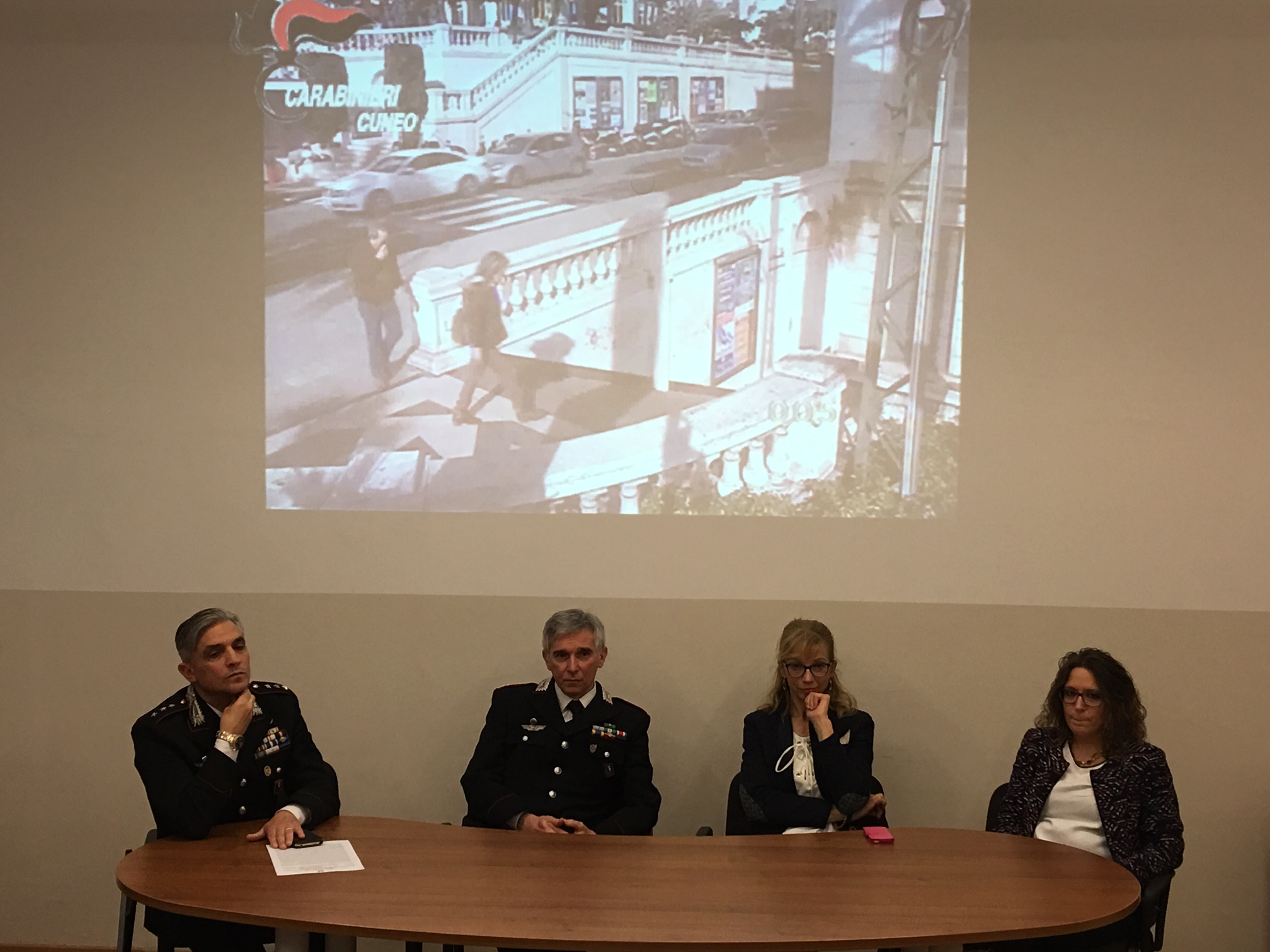 Colpi da film per la banda dei gioielli: cinque arresti La Guida - Colpi da film per la banda dei gioielli: cinque arresti
