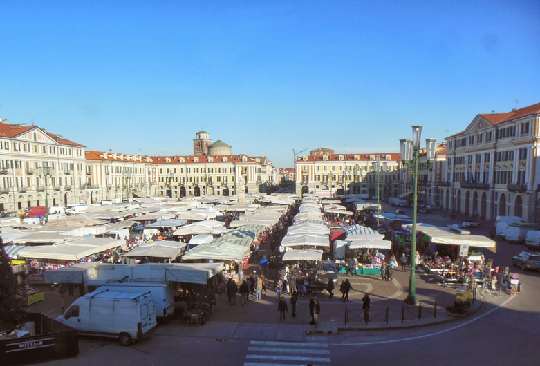 La Guida - Domenica divieto di sosta in piazza Galimberti