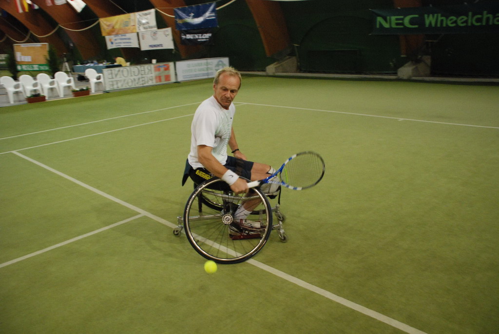 La Guida - Prima giornata con sorpresa al torneo di tennis in carrozzina