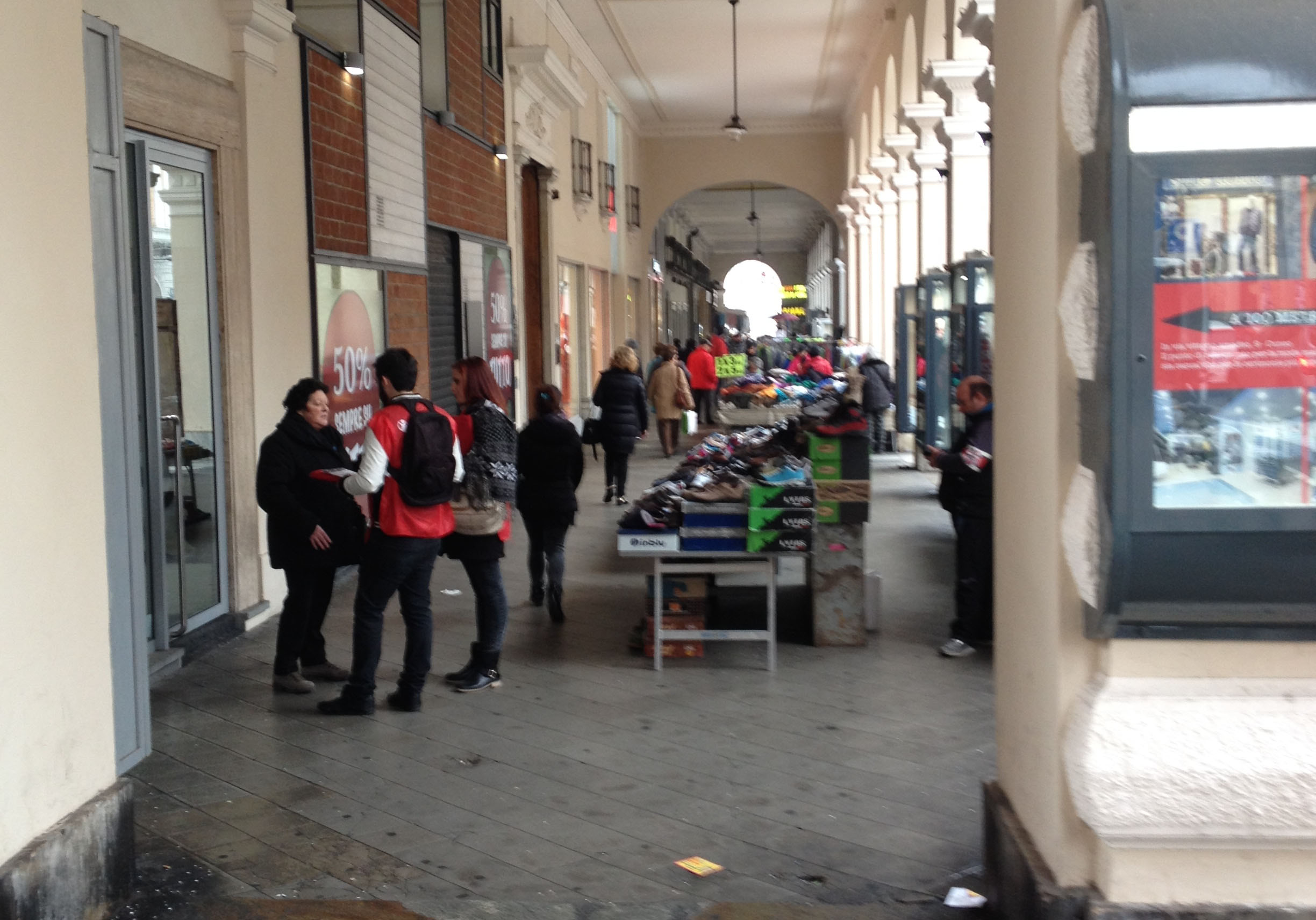 Il mercato finisce sotto i portici La Guida - Il mercato finisce sotto i portici