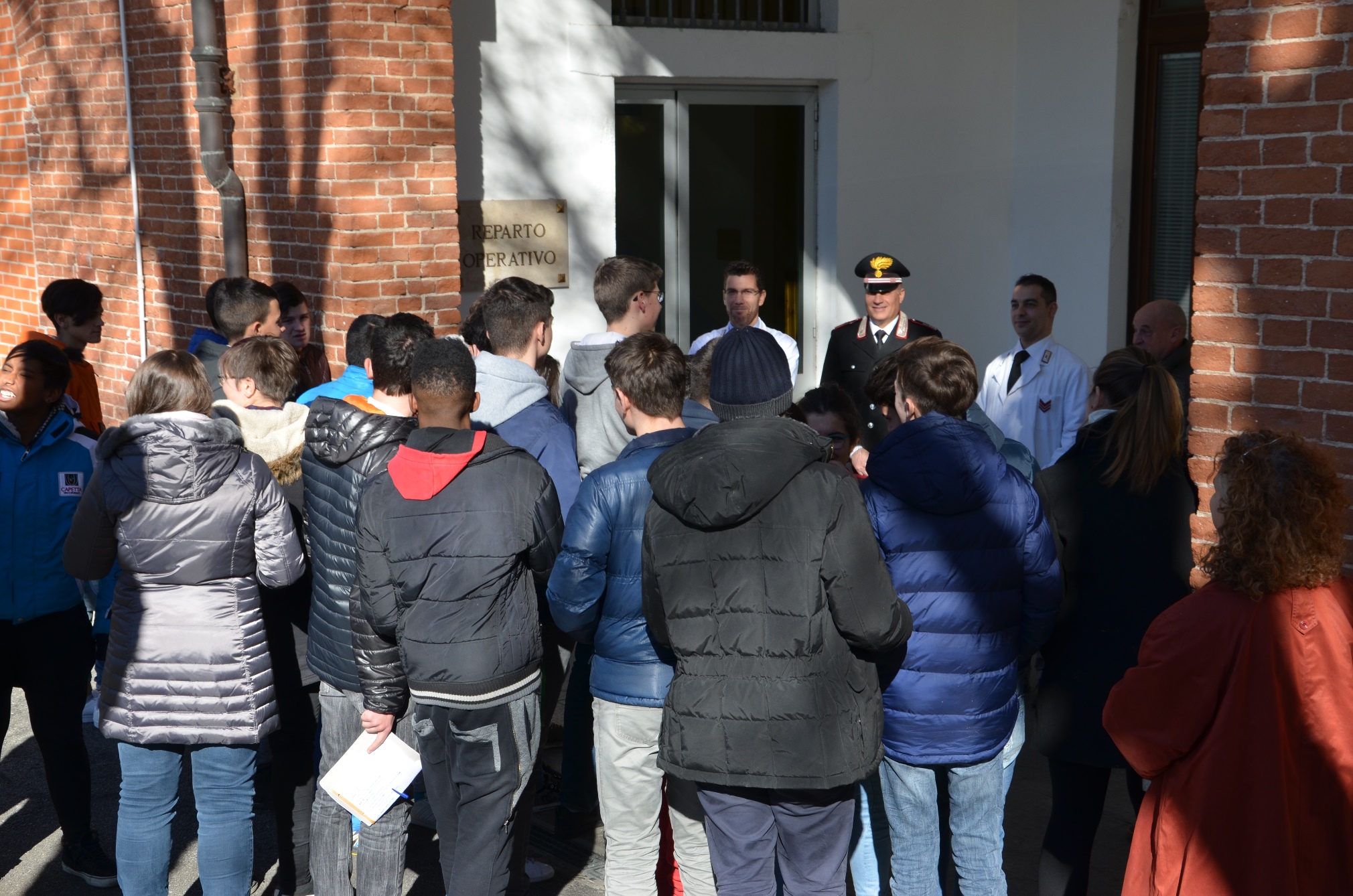 Ragazzi a scuola dai Carabinieri La Guida - Ragazzi a scuola dai Carabinieri