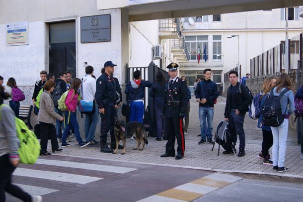 Ragazzi denunciati per rapina La Guida - Ragazzi denunciati per rapina
