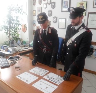 600 oggetti in oro: i Carabinieri cercano proprietari La Guida - 600 oggetti in oro: i Carabinieri cercano proprietari