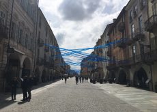 La Guida - In via Roma fettucce blu per sensibilizzare sull’autismo