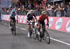 La Guida - Giro d’Italia: a Prato Nevoso vince Schachmann, Yates in difficoltà nel finale