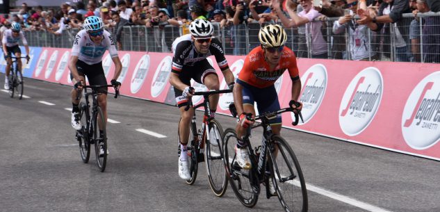 La Guida - Giro d’Italia: a Prato Nevoso vince Schachmann, Yates in difficoltà nel finale