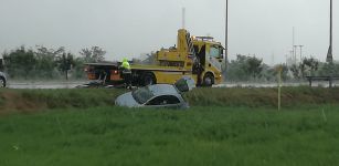 La Guida - Auto esce di strada in zona Auchan