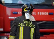 La Guida - Boves, un’auto prende fuoco in piazza Italia