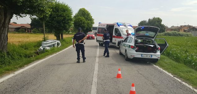La Guida - Auto fuori strada a Roata Rossi, interviene la Polizia municipale