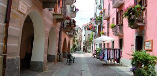 La Guida - Mercatino in Contrada Mondovì, bellezza e voglia di normalità