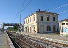 La Guida - Un trentenne travolto e ucciso dal treno a Trinità