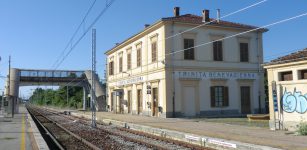 La Guida - Un trentenne travolto e ucciso dal treno a Trinità