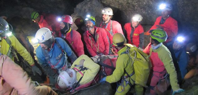 La Guida - Soccorso alpino e speleologico, esercitazione nella Grotta di Piaggia Bella