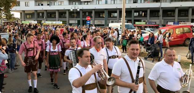 La Guida - La grande parata apre la festa dell’Oktoberfest Cuneo