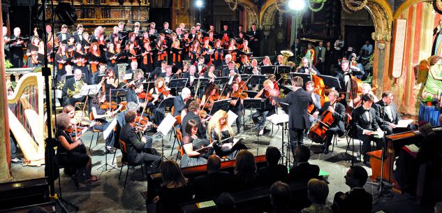 La Guida - Polifonici del Marchesato e orchestra Bruni in concerto