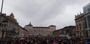La Guida - In migliaia in piazza a Torino per il “popolo del Sì”