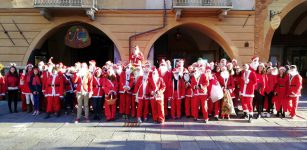 La Guida - Cento Babbo Natale invadono il centro