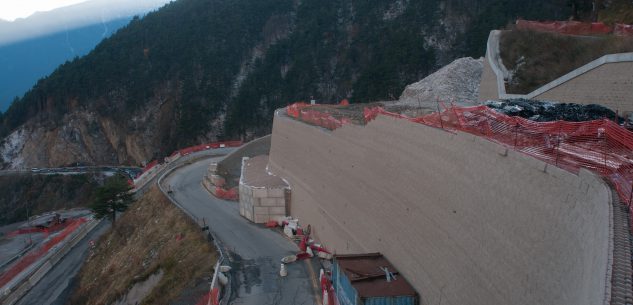 La Guida - I francesi ci smontano il muro in Valle Roya