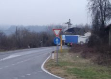 La Guida - Camion si gira di traverso e blocca la Fondovalle tra Bastia e Carrù